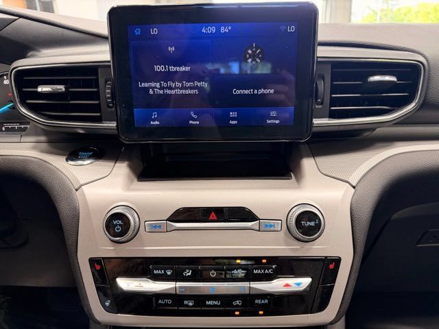 Used 2024 Ford Explorer XLT w/ XLT Sport Appearance Package AWD/4WD image 35