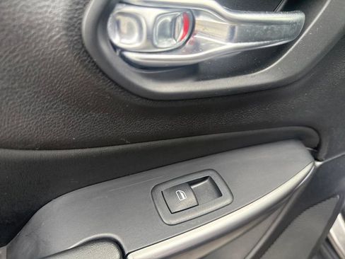 Certified 2022 Jeep Cherokee Limited image 24