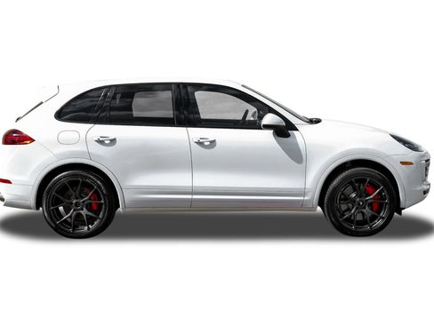 Used 2015 Porsche Cayenne Turbo w/ Premium Plus Package image 5