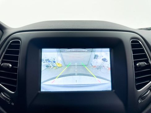 Used 2019 Jeep Compass Sport w/ Tech Group FWD image 9