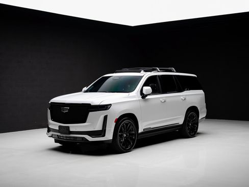 Used 2023 Cadillac Escalade Sport Platinum w/ LPO, ONYX Package AWD/4WD image 4