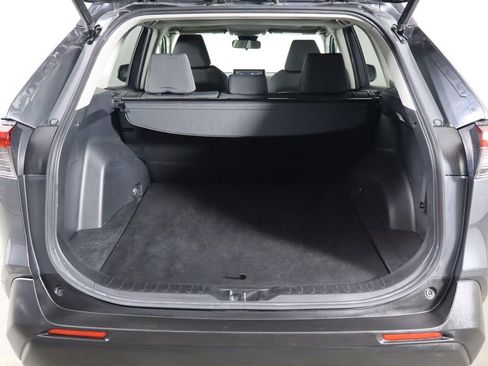 Used 2019 Toyota RAV4 XLE FWD image 16