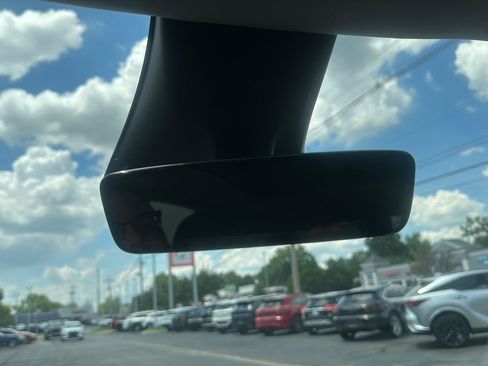 Used 2024 Tesla Model Y Long Range RWD image 31
