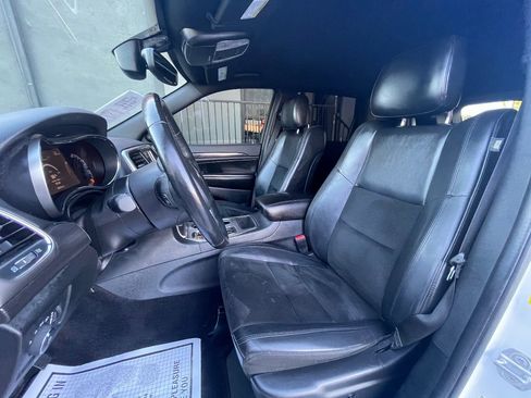 Used 2018 Jeep Grand Cherokee Altitude image 11