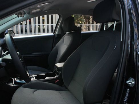 Used 2025 Kia K4 FWD image 16