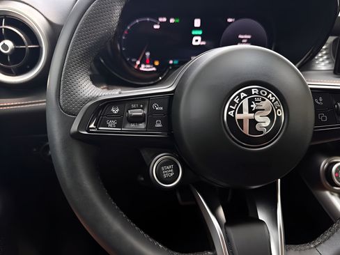 Used 2025 Alfa Romeo Tonale AWD/4WD image 15