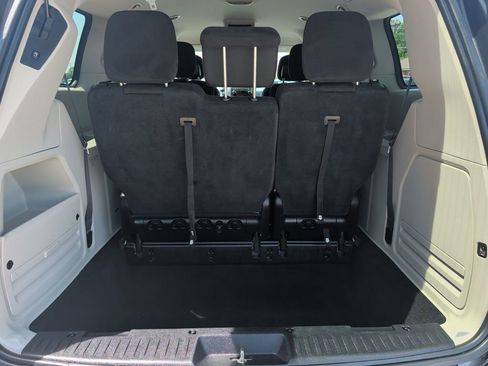 Used 2016 Dodge Grand Caravan SXT w/ Rear Park Assist Package FWD image 19