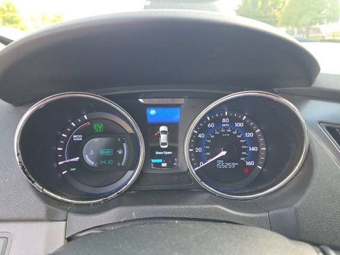 Used 2012 Hyundai Sonata Hybrid w/ Ultimate Pkg FWD image 3