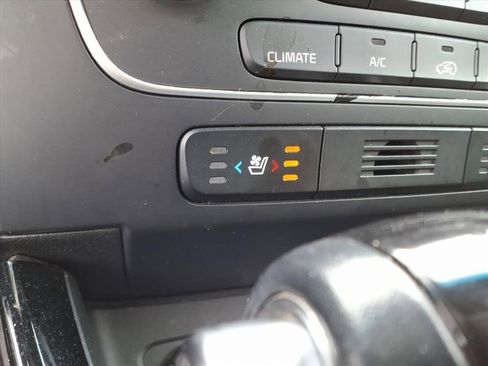 Used 2015 Kia Sorento SX image 16