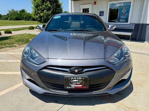 Used 2015 Hyundai Genesis 3.8 RWD image 3