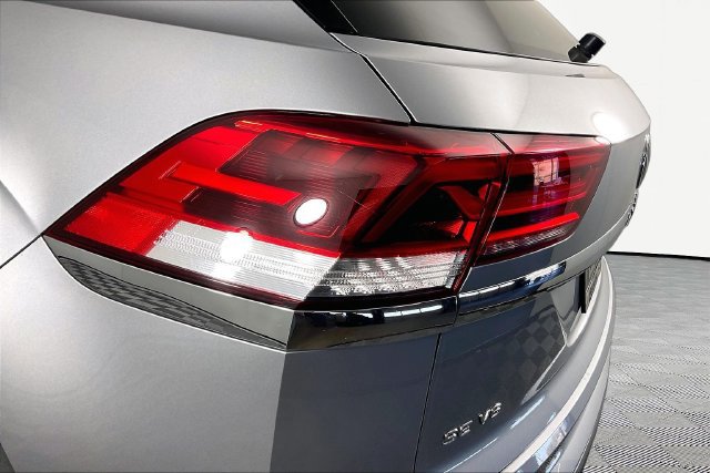 Used 2023 Volkswagen Atlas Cross Sport SE FWD image 19