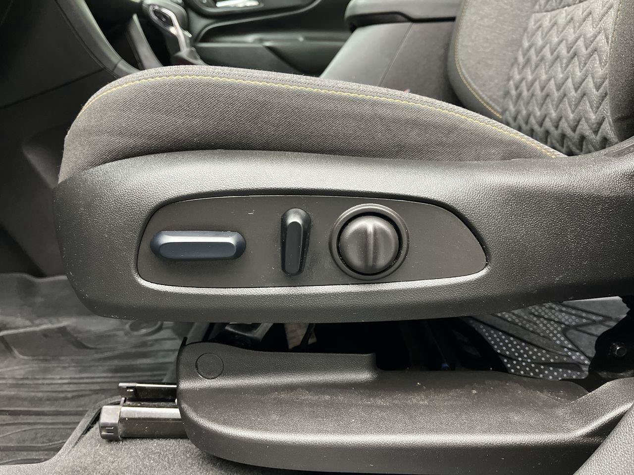 Certified 2024 Chevrolet Equinox LT w/ LPO, Floor Liner Package AWD/4WD image 11