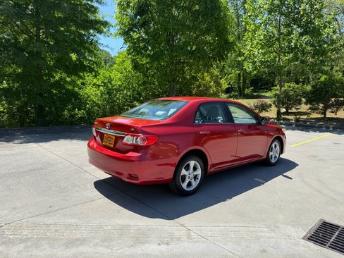 Used 2013 Toyota Corolla LE FWD image 10
