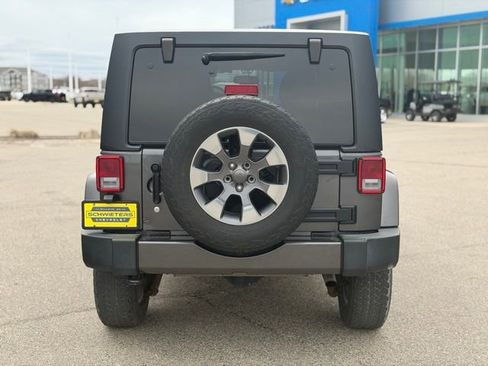 Used 2017 Jeep Wrangler Unlimited Sahara w/ Connectivity Group AWD/4WD image 7