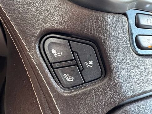 Used 2017 Chevrolet Suburban Premier AWD/4WD image 11