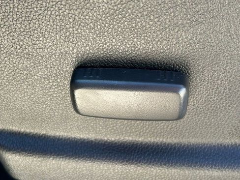 Used 2017 GMC Canyon SLE w/ SLE Convenience Package image 23