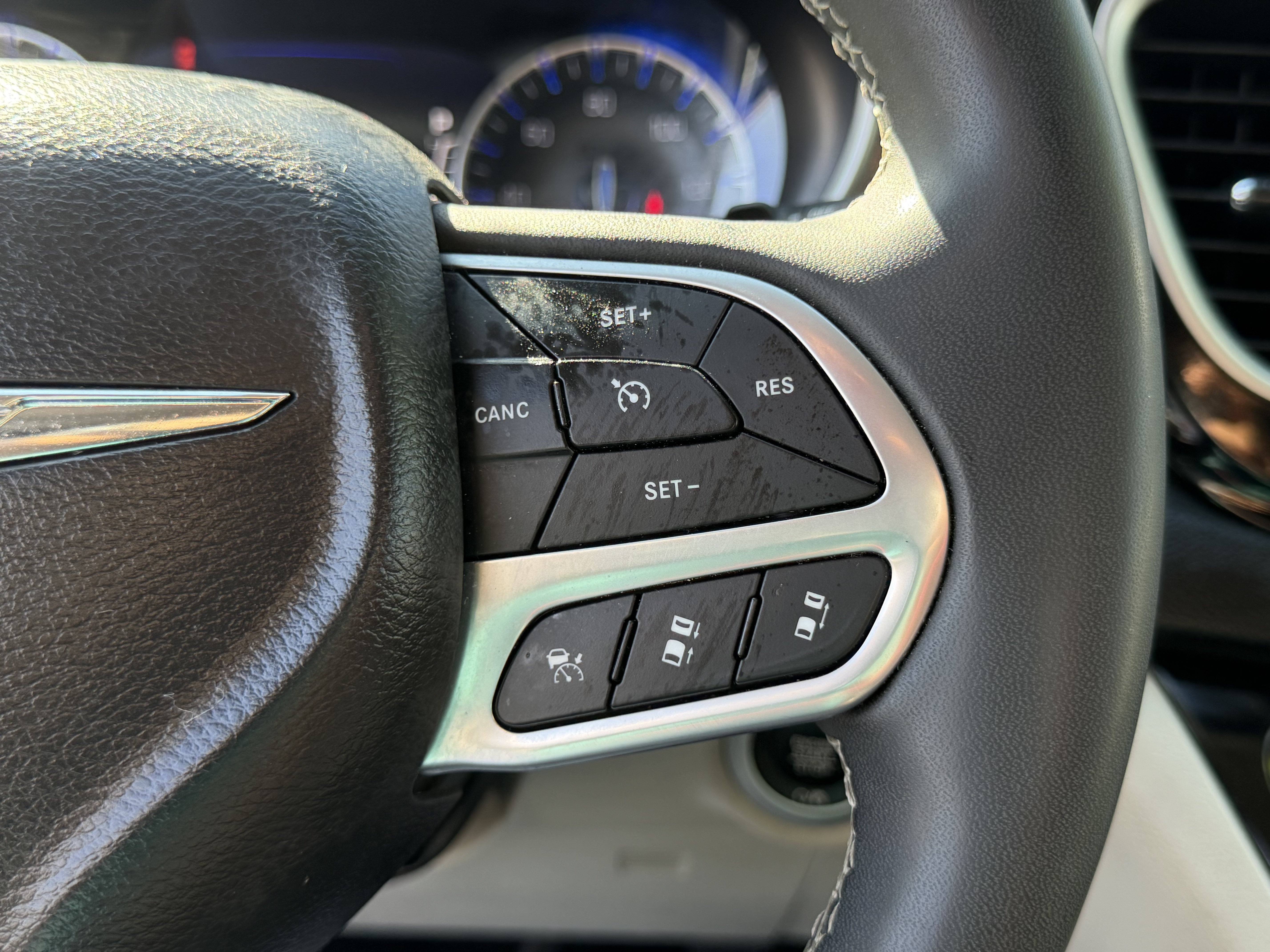 Certified 2024 Chrysler Pacifica Touring-L FWD image 26