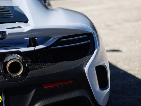 Used 2016 McLaren 675LT Spider image 34