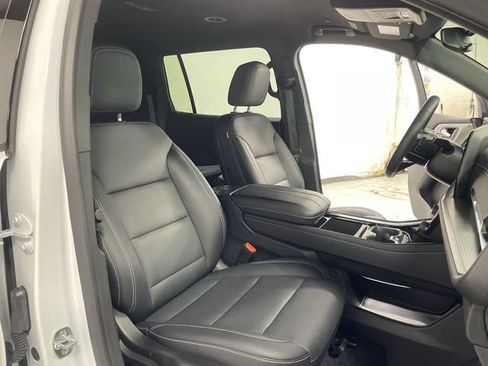 Used 2025 Chevrolet Traverse LT AWD/4WD image 27