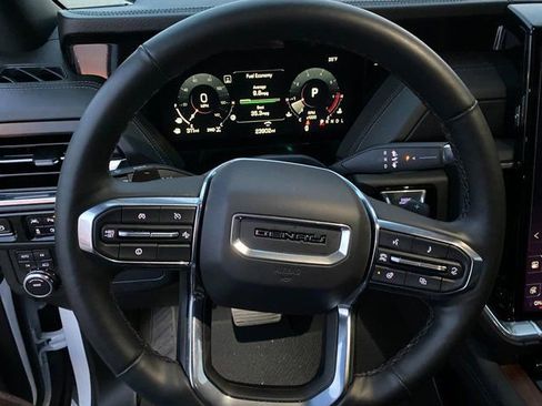 Used 2025 GMC Yukon Denali image 29