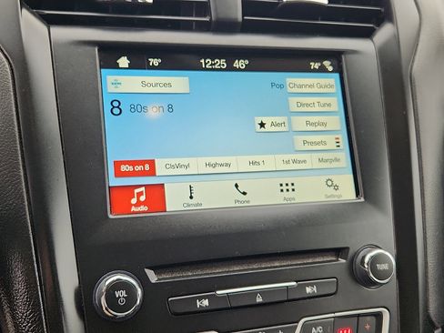 Used 2018 Ford Fusion SE w/ Equipment Group 201A image 10