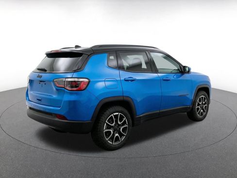 Used 2025 Jeep Compass Trailhawk AWD/4WD image 9