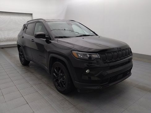 Used 2022 Jeep Compass Latitude FWD image 13