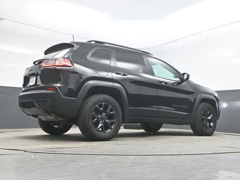 Used 2020 Jeep Cherokee Latitude AWD/4WD image 39