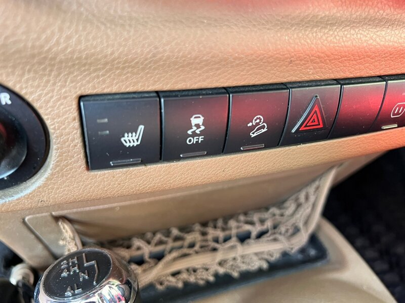 Used 2012 Jeep Wrangler Unlimited Rubicon w/ Connectivity Group AWD/4WD image 29