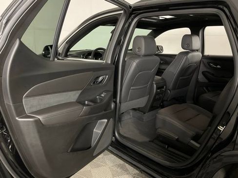 Used 2023 Chevrolet Traverse High Country image 38