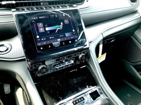 New 2025 Jeep Grand Cherokee Laredo X w/ Luxury Tech Group I image 22