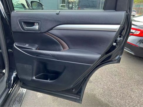 Used 2016 Toyota Highlander XLE image 7