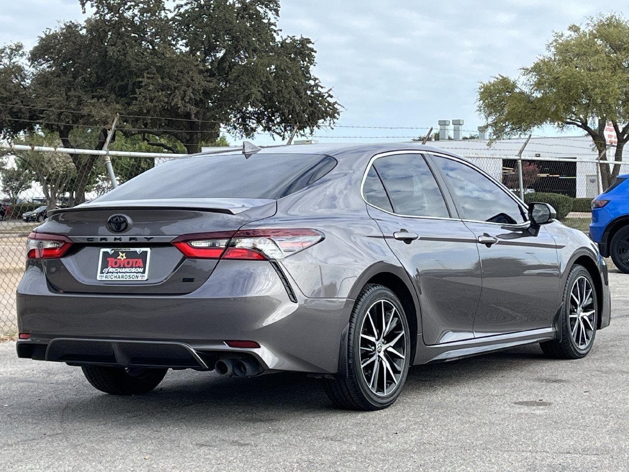 Used 2023 Toyota Camry SE FWD image 4