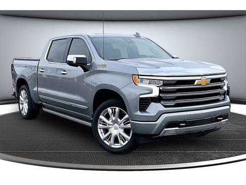 Used 2024 Chevrolet Silverado 1500 High Country w/ High Country Premium Package AWD/4WD image 2