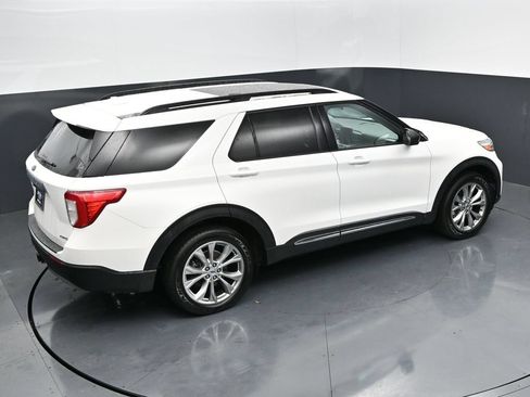 Used 2023 Ford Explorer XLT w/ Equipment Group 202A AWD/4WD image 32
