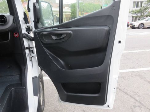 Used 2022 Mercedes-Benz Sprinter 2500 image 21