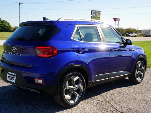 Used 2022 Hyundai Venue Limited image 22