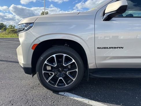 Used 2022 Chevrolet Suburban RST w/ Sport Performance Package image 11