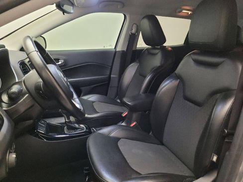 Used 2018 Jeep Compass Latitude FWD image 17