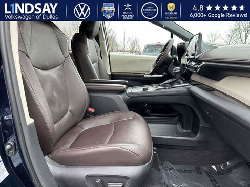 Used 2021 Toyota Sienna Platinum image 11