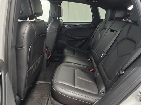 Certified 2025 Porsche Macan image 20