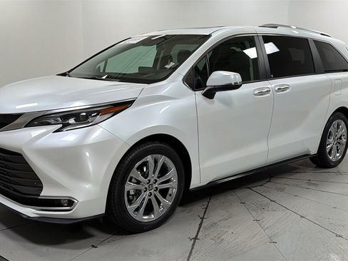 Certified 2023 Toyota Sienna Platinum image 1