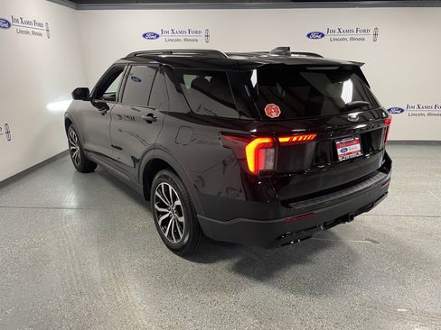 Used 2025 Ford Explorer ST-Line image 4