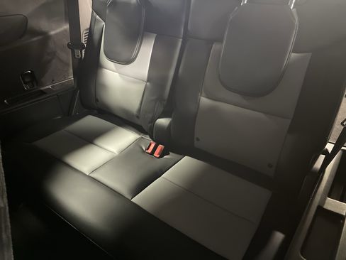 Used 2022 Ford Explorer XLT w/ Equipment Group 202A image 12