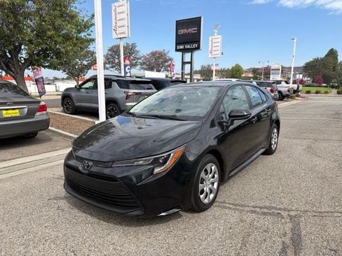 Used 2025 Toyota Corolla LE FWD image 3