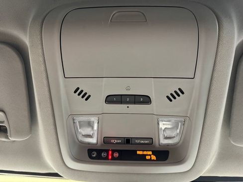 Used 2023 GMC Acadia SLT FWD image 57