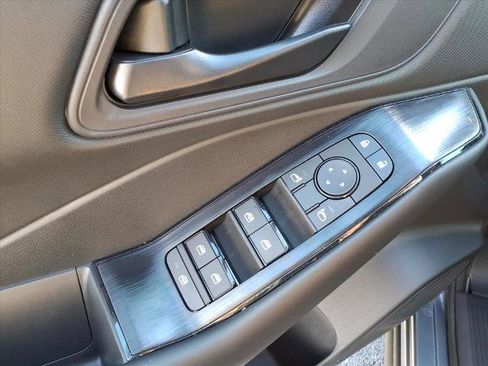 Used 2025 Nissan Rogue S AWD/4WD image 16