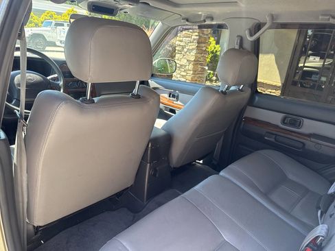 Used 1999 Nissan Pathfinder LE AWD/4WD image 19