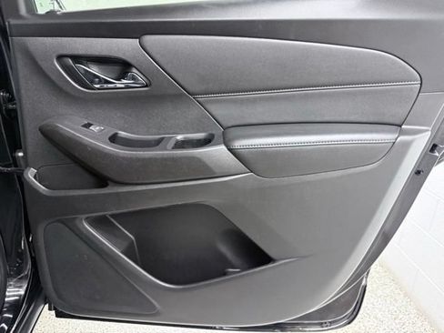 Used 2022 Chevrolet Traverse LT FWD image 21