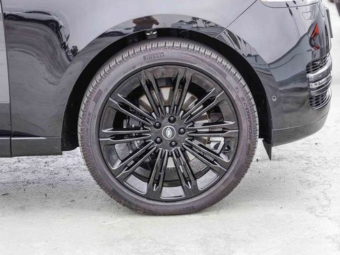 Used 2025 Land Rover Range Rover Long Wheelbase SE AWD/4WD image 11